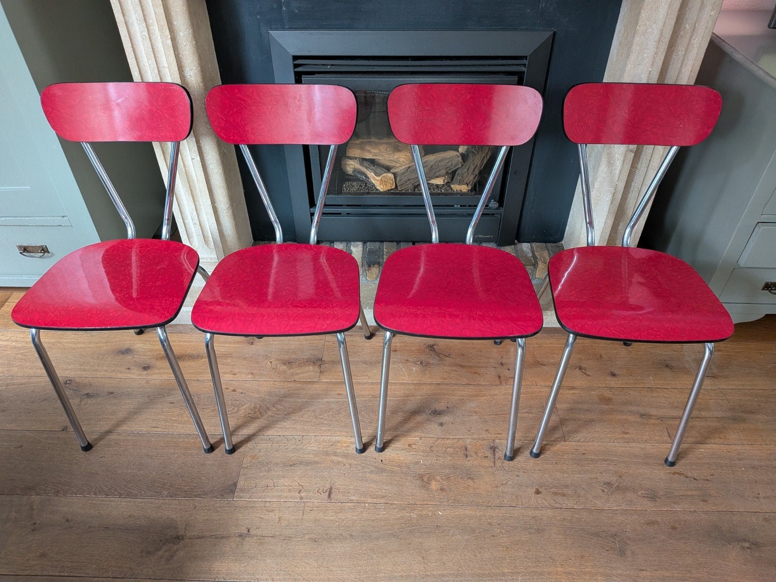 4 hele nette rode Formica keukenstoelen., Ophalen, Zo goed als nieuw, Rood, Twee