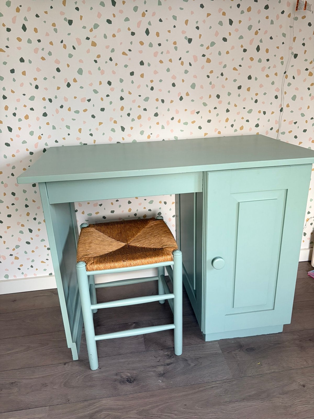 Houten bureau met kruk, Ophalen, Groen, Hout, Schoolbureau