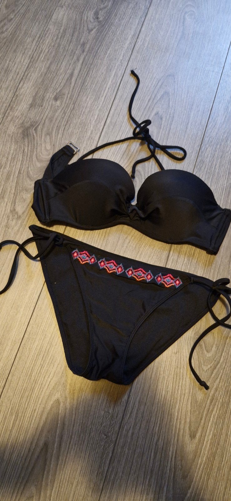 Hollister bikini zwart met tribal print maat M, Zwart, Ophalen of Verzenden, Zo goed als nieuw, Bikini