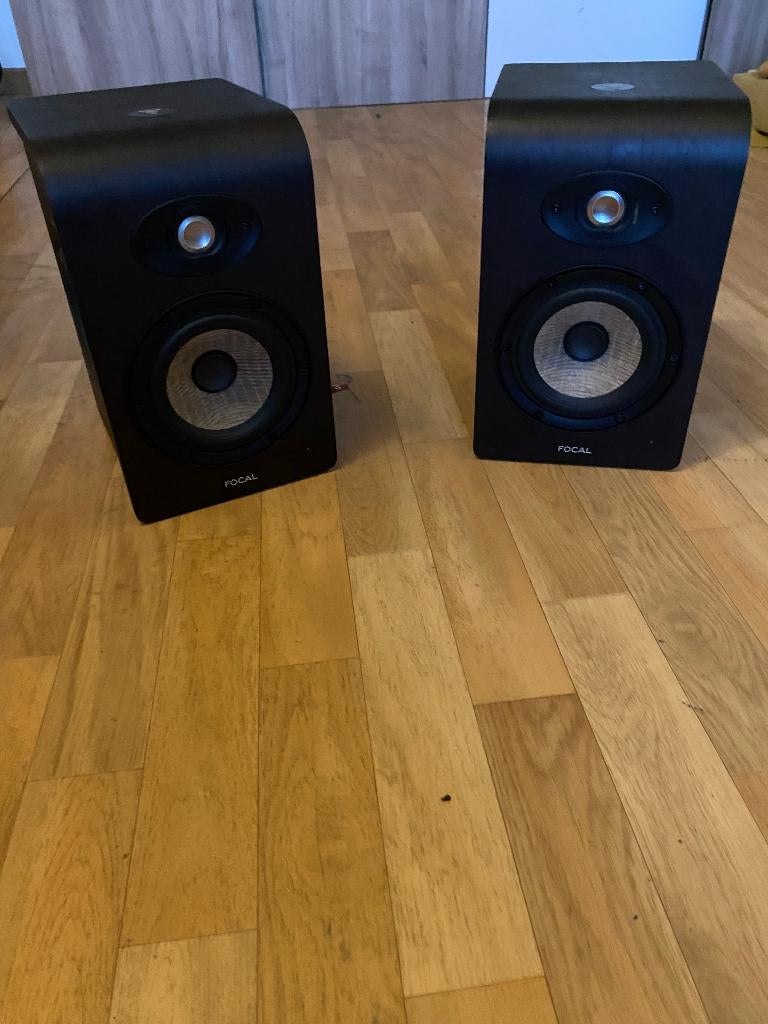 2x Focal Shape 50 professionele studiomonitors, Zo goed als nieuw, 60 tot 120 watt, Front, Rear of Stereo speakers, Ophalen
