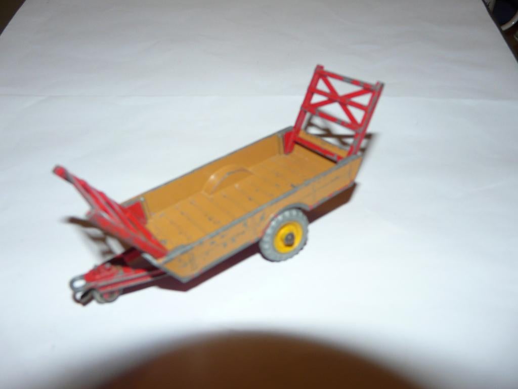 Dinky Toys -  320 - Halesowen Farm Trailer met 2 Rekken, Ophalen, Gebruikt, Tractor of Landbouw, Dinky Toys