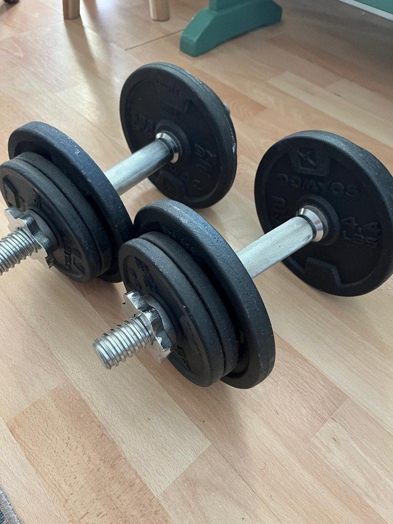 Mooie Dumbell halterset gebruikt met 4x 2kg en 8x 1kg, Sport en Fitness, Ophalen, Gebruikt, Armen, Halterset