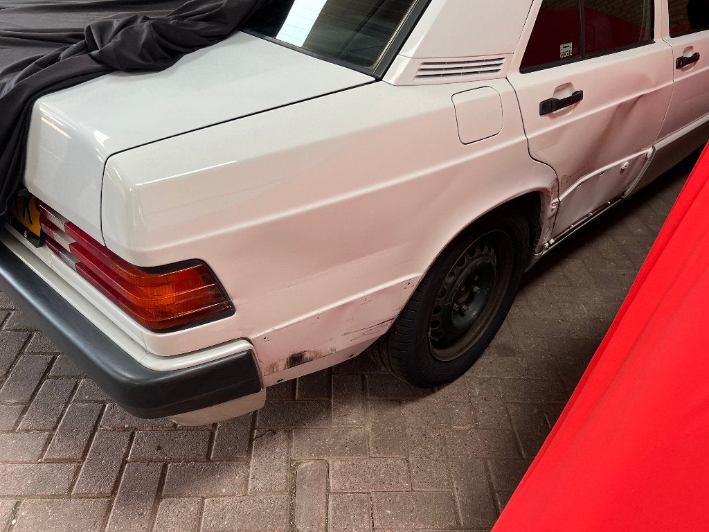 Foto 8 van Mercedes-Benz Mercedes 190E 1.8 Class 1992
