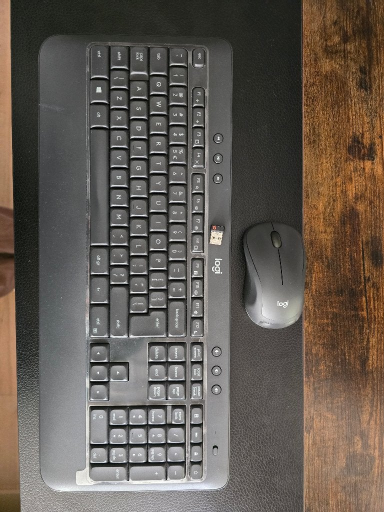 LOGITECH mouse and keyboard, Ophalen, Logitech, Toetsenbord en muis-set, Zo goed als nieuw