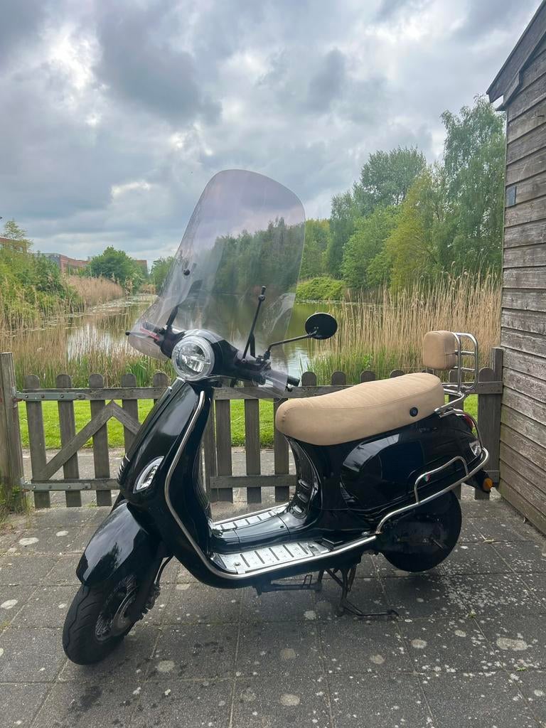 Senzo Rivalux Special Scooter Zwart - Blauw Kenteken, Ophalen, Zo goed als nieuw, Benzine, Overige merken