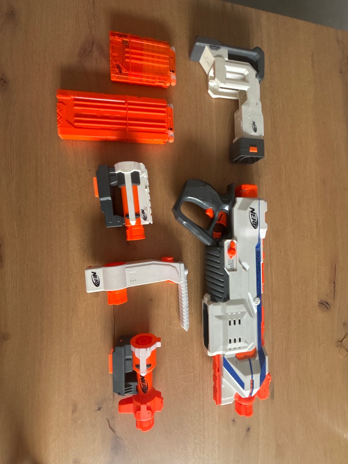 Nerf blaster met aanpasbare configuraties en 2 magazijnen, Ophalen of Verzenden, Gebruikt, Jongen of Meisje