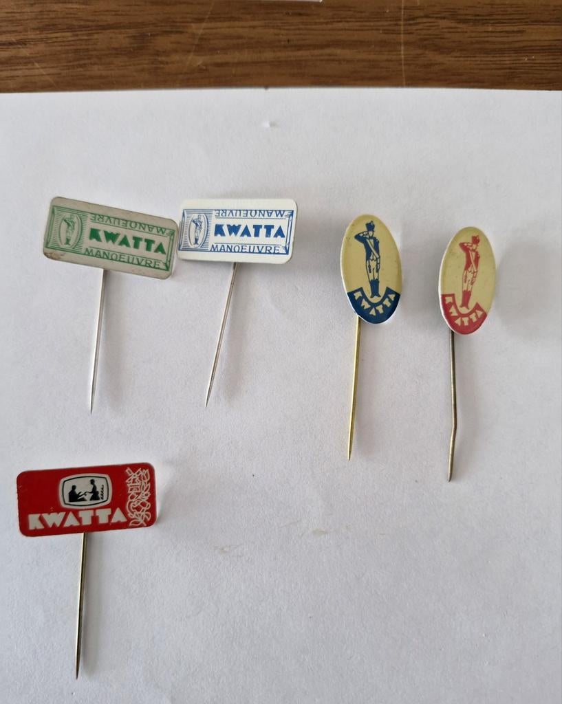 351 Vintage Kwatta Speldjes - Set van 5, Ophalen of Verzenden, Gebruikt, Overige onderwerpen