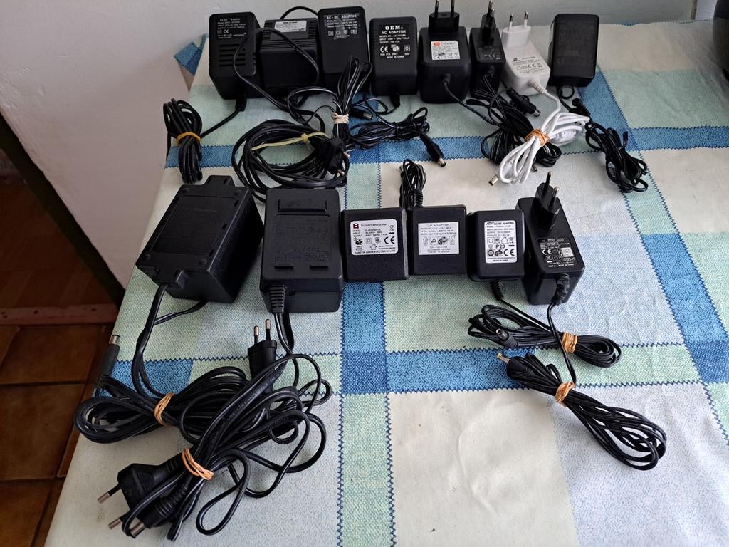 11,13,15,18,22,24 en 30 V Merk Adapters, Audio, Tv en Foto, Opladers, Zo goed als nieuw, Ophalen of Verzenden