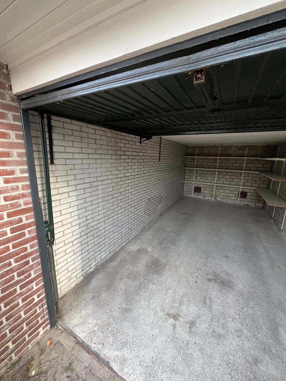 Garage te huur in Leiderdorp, Zuid-Holland