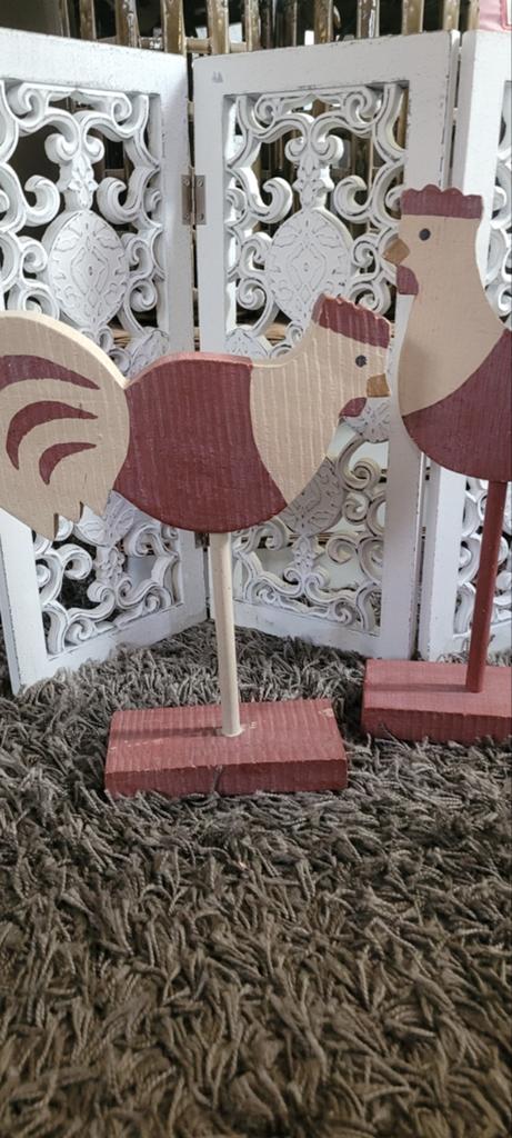 Houten decoratieve  kip en haan  - set van 2, Huis en Inrichting, Woonaccessoires | Overige, Hout, Meerkleurig, Ophalen of Verzenden