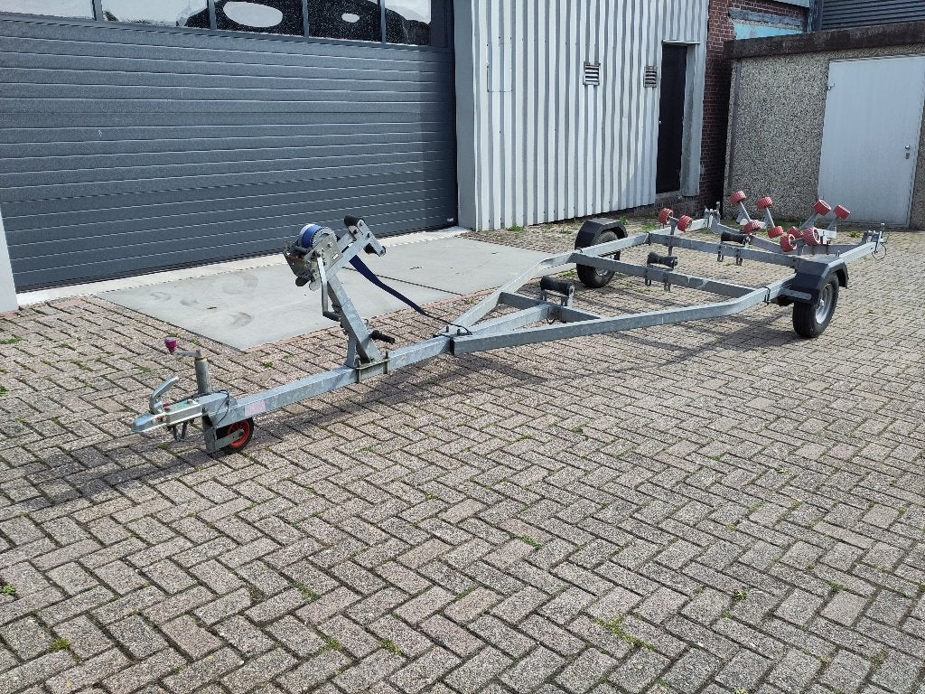 Boottrailer 750 kg ongeremd – swing cradle centreersysteem, Watersport en Boten, Ophalen, Minder dan 1500 kg, Gebruikt, Open zeilboottrailer
