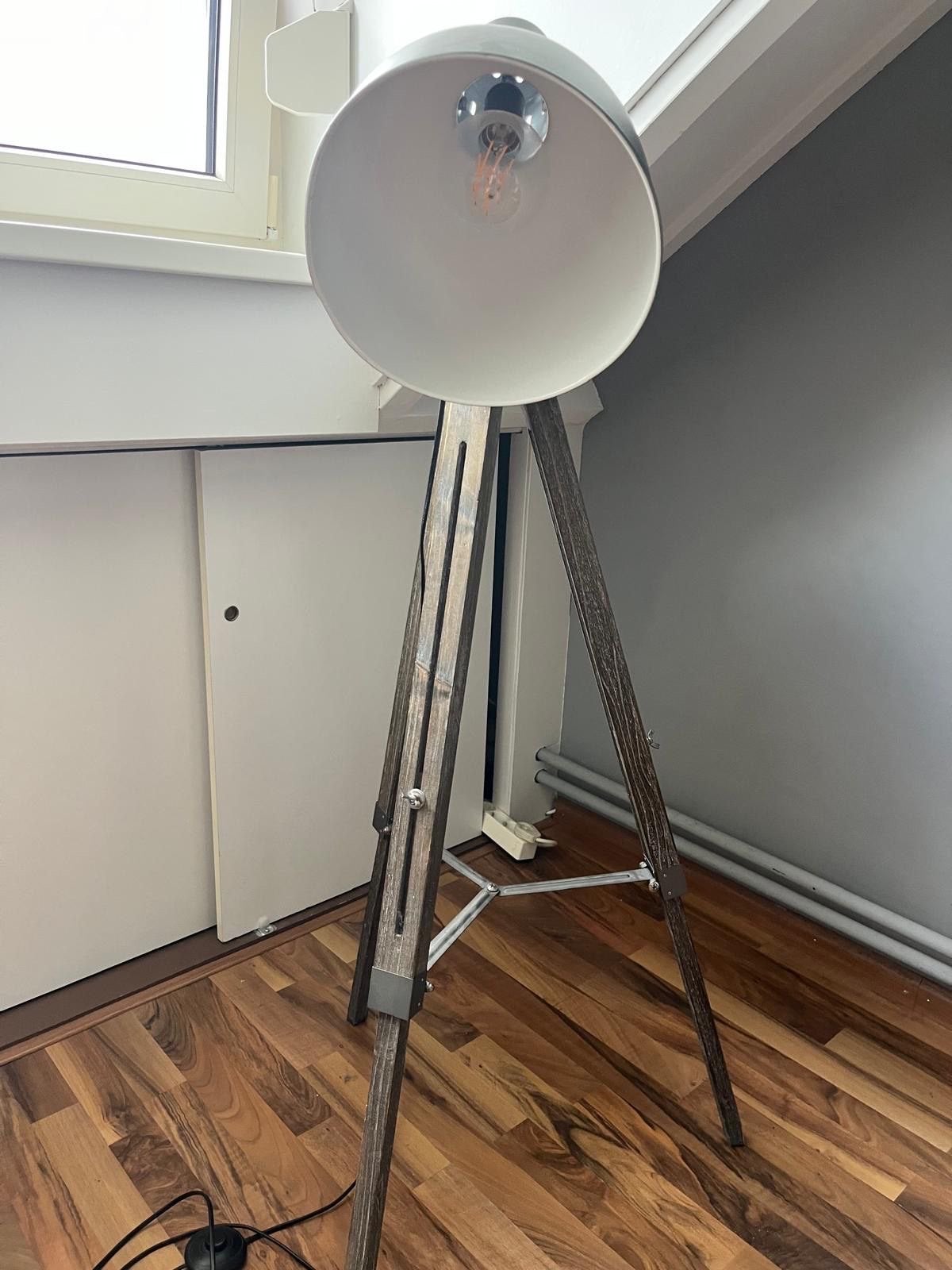 Staande statief lamp hout met grijze kap, Huis en Inrichting, Lampen | Vloerlampen, Ophalen, Gebruikt, Hout, 100 tot 150 cm