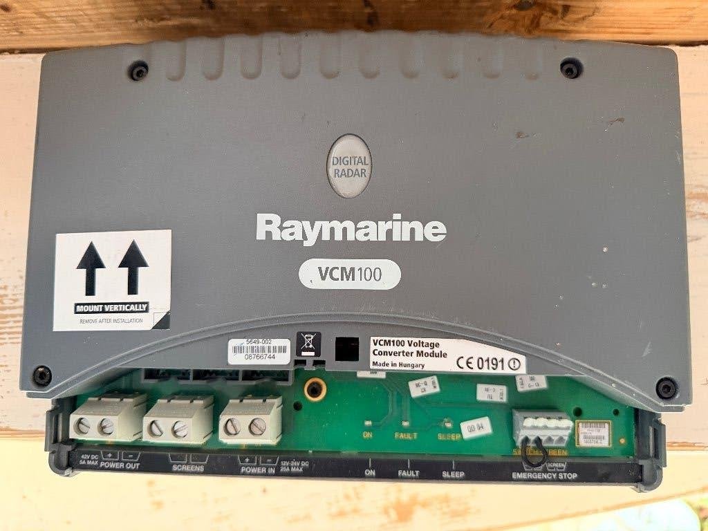Raymarine VCM 100 converter module voor radar, Ophalen, Gebruikt, Radar