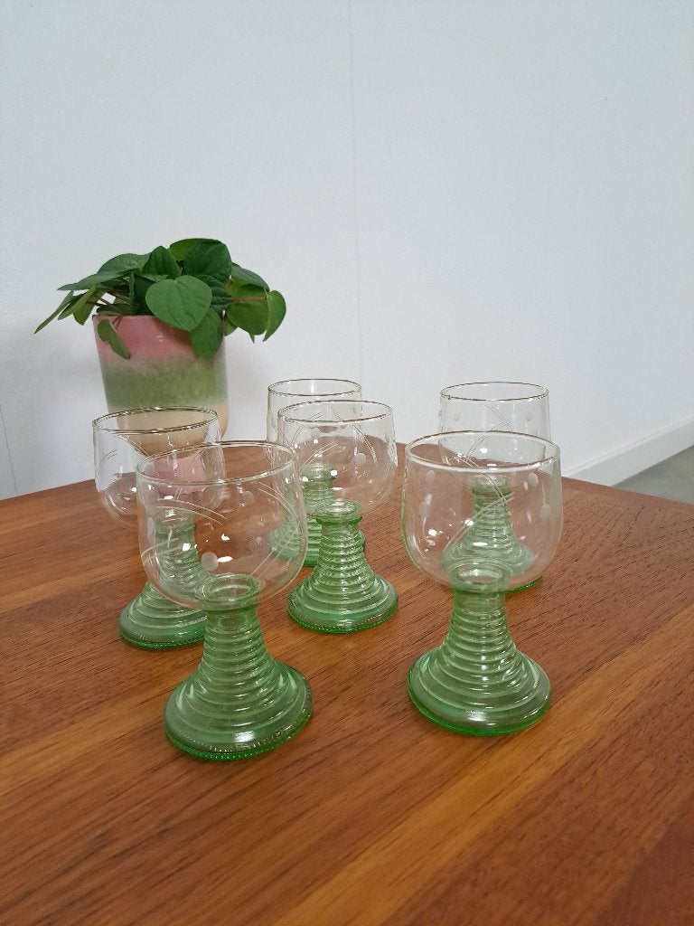 Set of 6 Ribbel wijnglazen VEB met groene voet, Verzamelen, Glas en Borrelglaasjes, Ophalen of Verzenden, Gebruikt, Overige typen