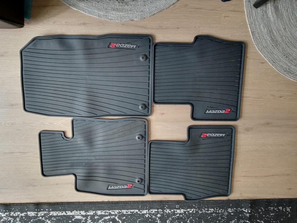 Rubberen set automatten Mazda2 2015, Ophalen