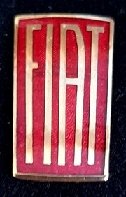 Fiat pin- d.rood emaille- grote maat 18x32 mm, Verzenden, Nieuw, Transport, Speldje of Pin