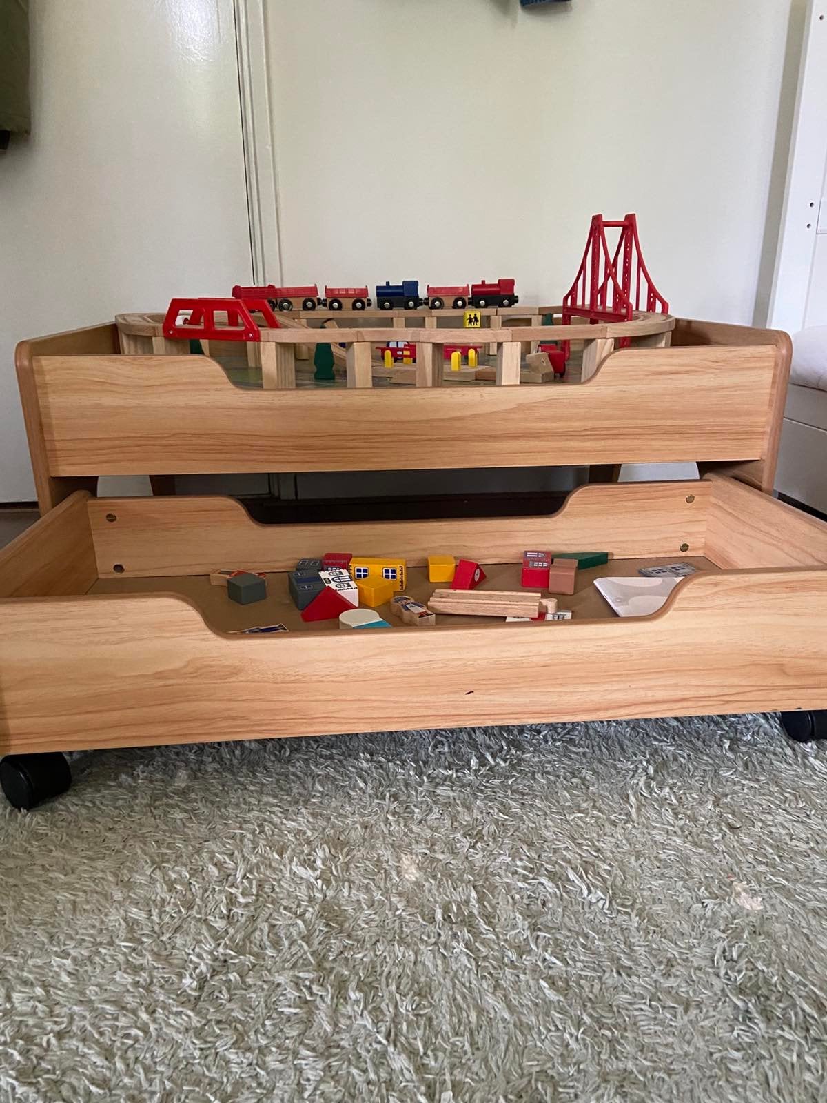 Beuken Houten Montessori Treinset/Treintafel, Ophalen, Zo goed als nieuw