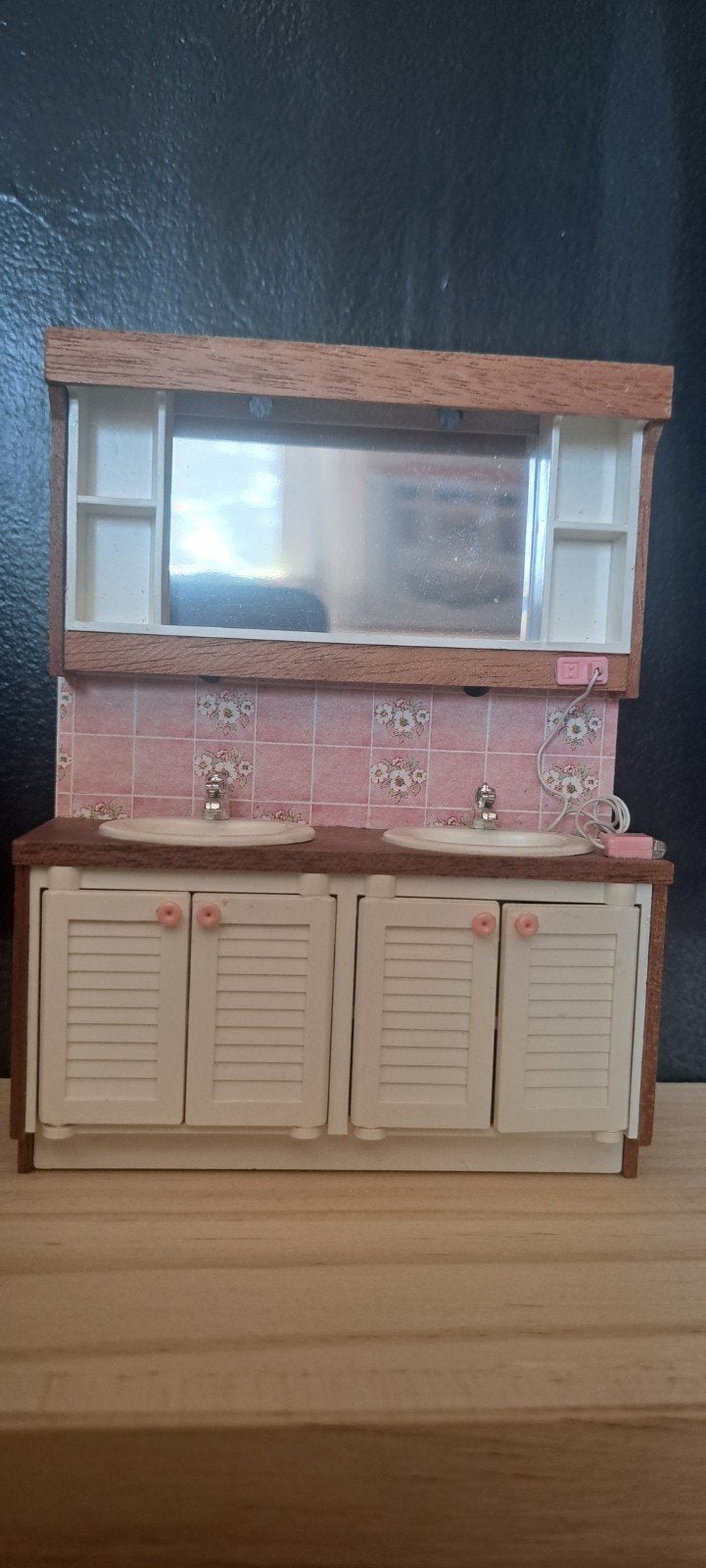 vintage badkamermeubel poppenhuis, Verzamelen, Poppenhuizen en Toebehoren, Ophalen of Verzenden, Gebruikt, Poppenhuis