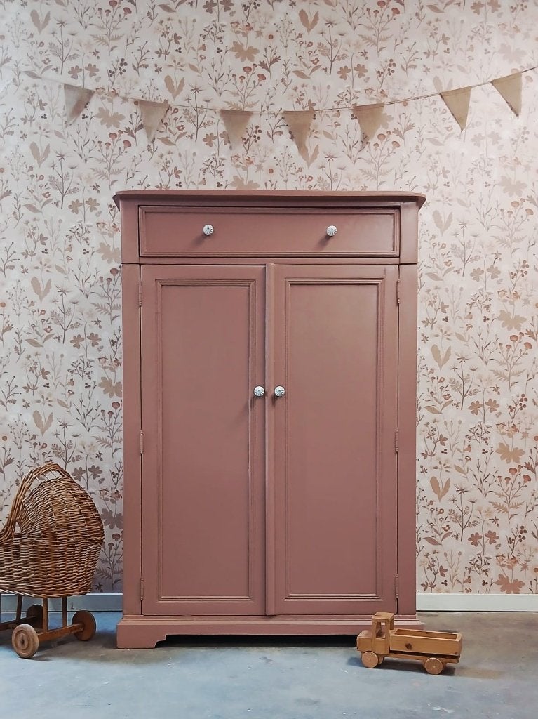 Vintage meidenkast oudroze tweedeurs kledingkast, Kinderen en Baby's, Kinderkamer | Commodes en Kasten, Kast, 50 tot 70 cm, Ophalen of Verzenden