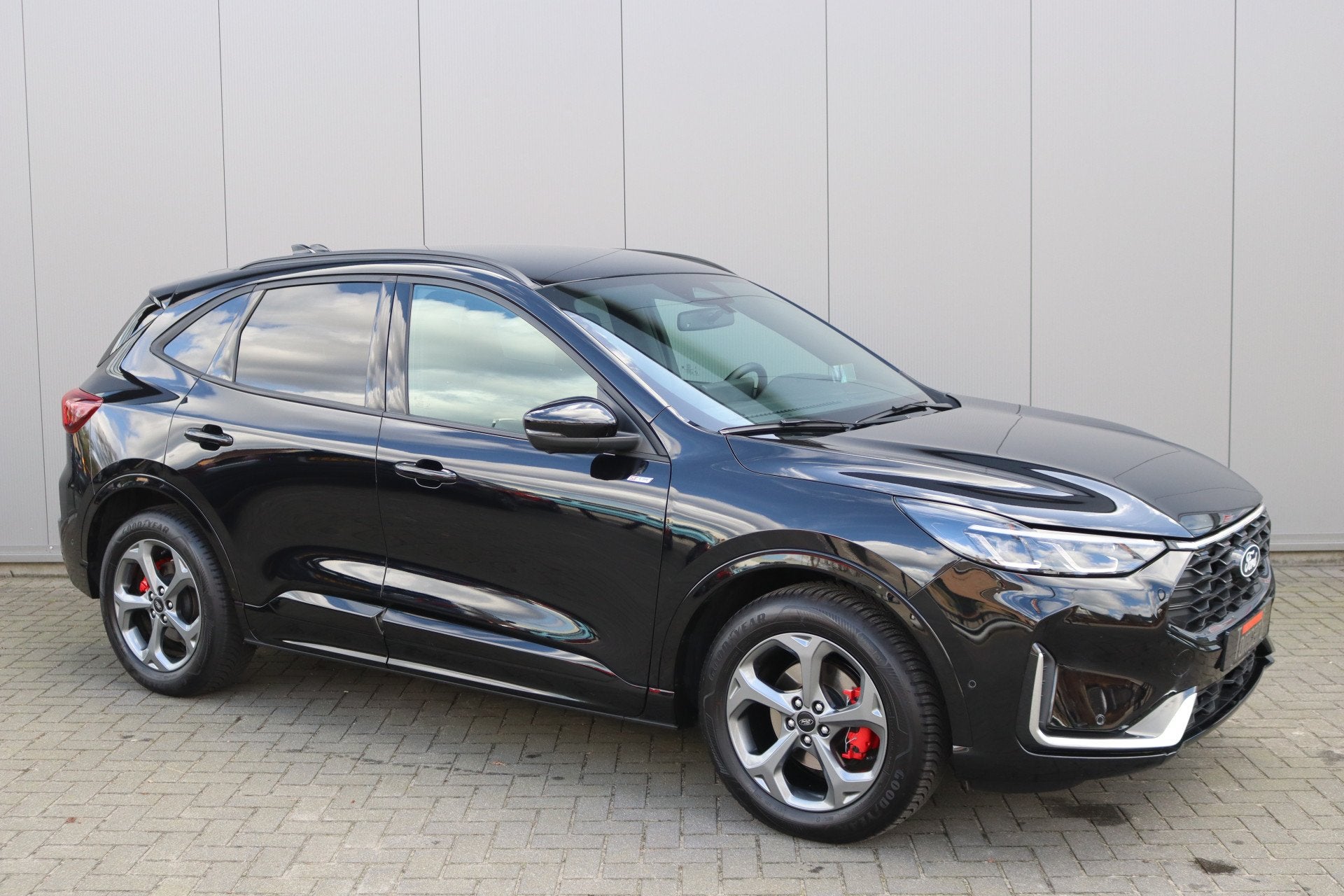 Ford Kuga 1.5 EcoB. 187PK Automaat ST-Line X Trekhaak-1800KG, Euro 6, Zwart, Bedrijf, 3 cilinders