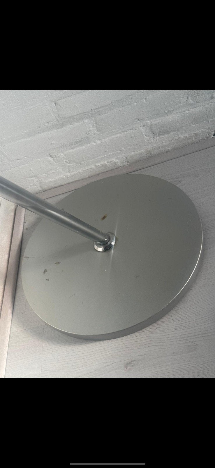 Glazen bijzettafel met metalen onderstel, Minder dan 45 cm, Minder dan 55 cm, Gebruikt, Rond