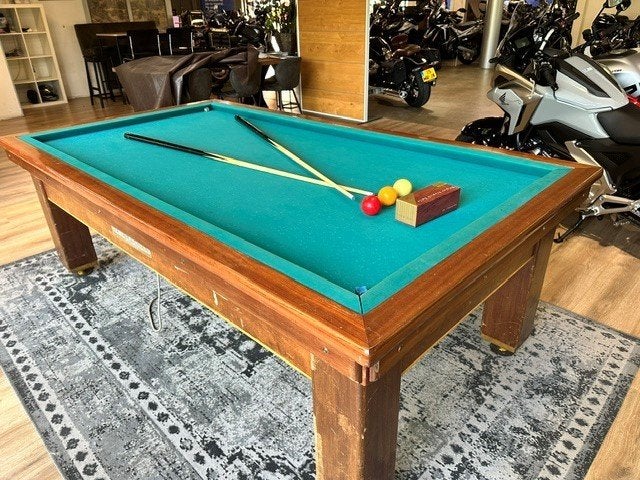 Biljart tafel compleet met 5 keu's en ballen, Ophalen, Gebruikt, Biljarttafel, MotoPort Almere