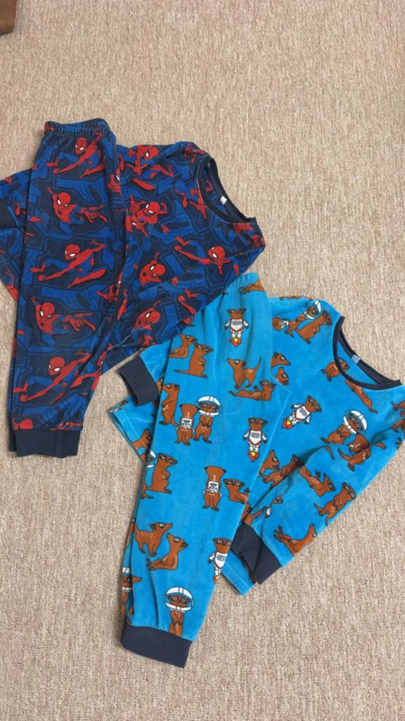 2x Pyjama (Maat 110), Ophalen, Gedragen, Overige maten