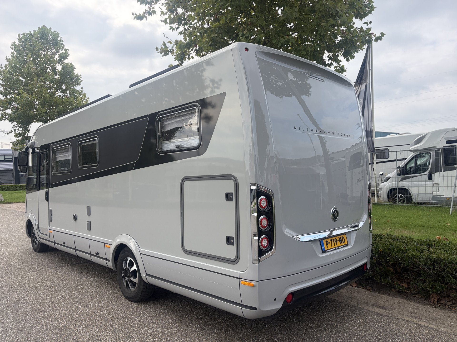 NIESMANN BISCHOFF ARTO 77E 180pk Aut Airco Omvormer Geen hef, Niesmann+Bischoff, Galliersweg 39
5349AT  OSS, NL, 7 tot 8 meter