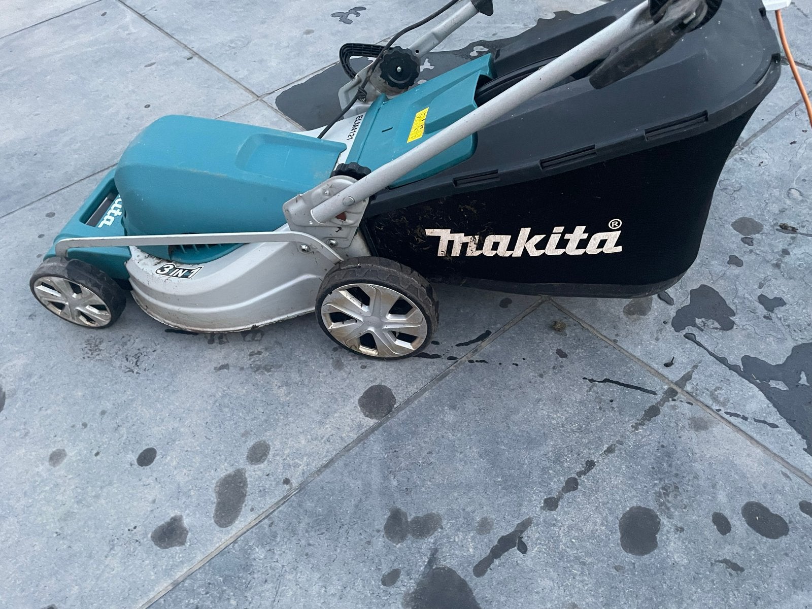 Makita ELM4121 Elektrische Grasmaaier 41cm met Opvangbak, Ophalen, Cirkelmaaier, Gebruikt, Elektrische grasmaaier