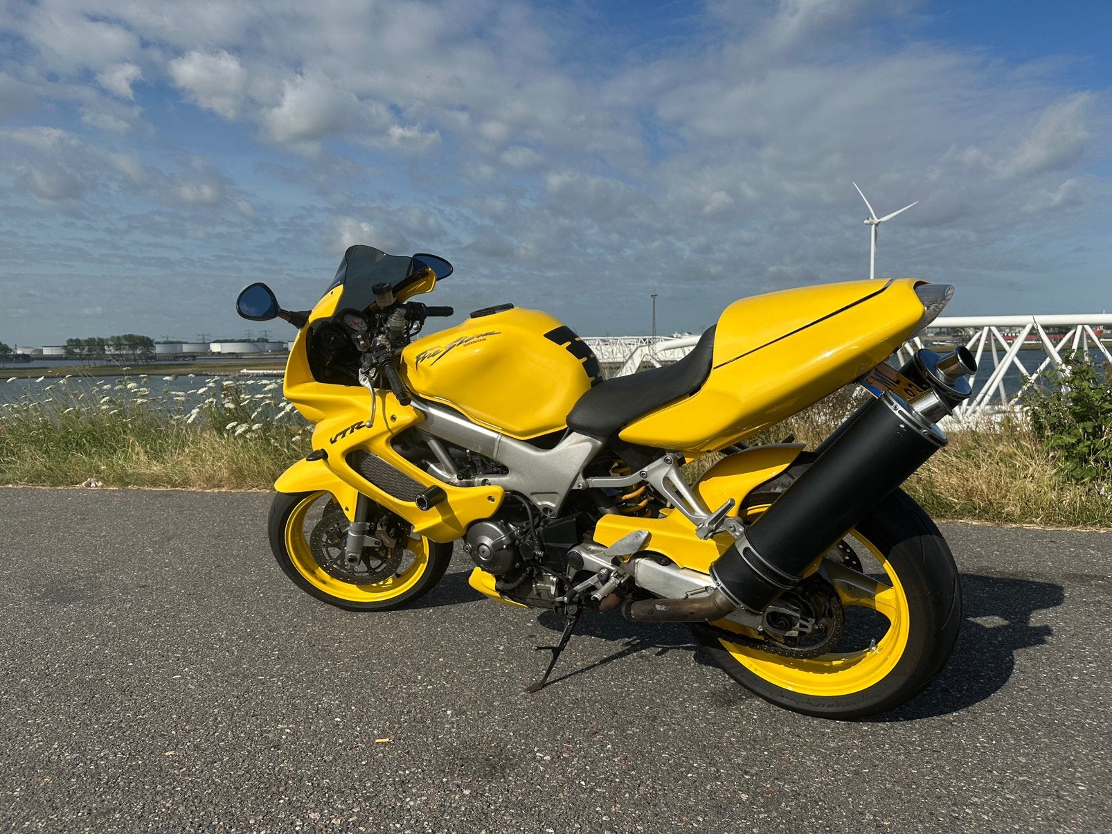 Honda VTR 1000F, Yellow, Particulier, Super Sport