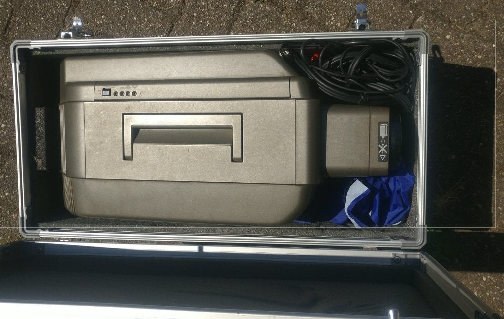 Eiki LC Color Video Projector LC-330 met Zoom Lens in koffer, Ophalen of Verzenden, Gebruikt, Eiki