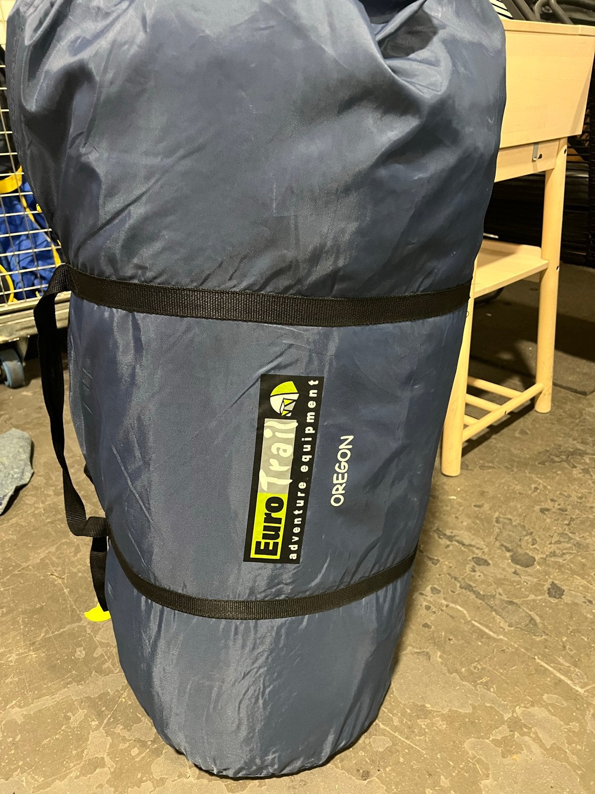 Eurotrail Oregon XL tunneltent zonder stokken, Ophalen, Gebruikt