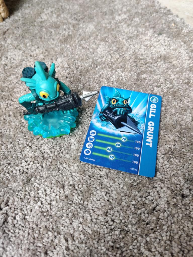 Skylanders Gill Grunt figuur met kaart, Ophalen of Verzenden, Zo goed als nieuw