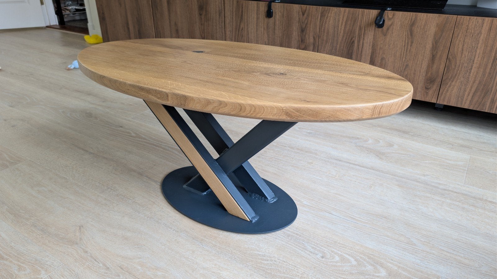 Eiken ovale salon tafel met metalen poot | 100 x 50 cm, 100 tot 150 cm, Nieuw, 50 tot 100 cm, Ovaal