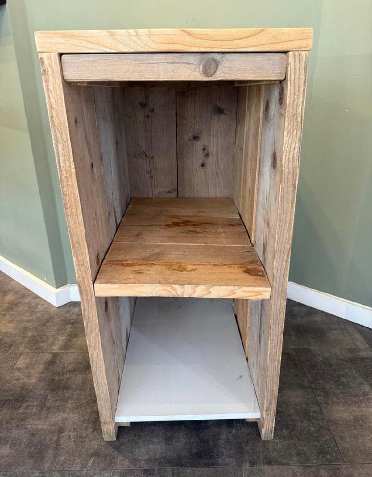 Stevige houten kast met planken (63x43x89 cm), Ophalen, Gebruikt