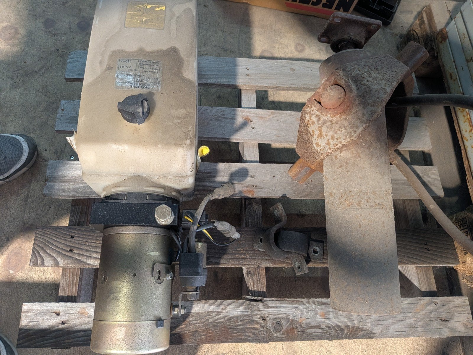 Hydraulische pomp 12V  aanhanger, Ophalen, Gebruikt