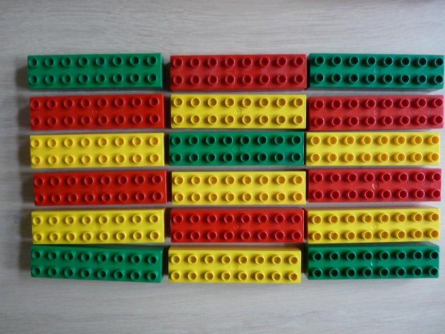 Duplo: 2 verschillende foto's met 16 nops, noppen blokken, Gebruikt, Overige thema's, Ophalen of Verzenden, Duplo