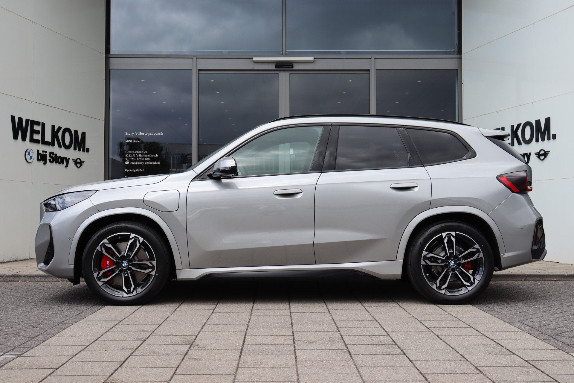 BMW X1 xDrive30e M Sport Automaat / Panoramadak / Trekhaak /, Auto's, Zwart, Leder, Bedrijf, Hybride Elektrisch/Benzine