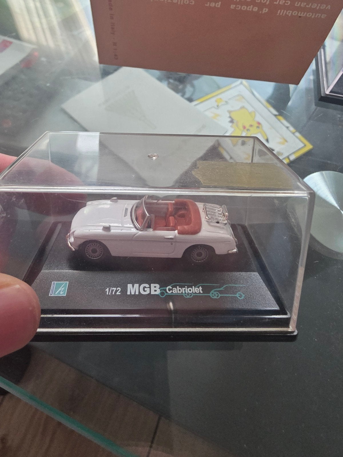 MGB Cabriolet schaalmodel 1/72 - Wit met rood interieur, Ophalen of Verzenden