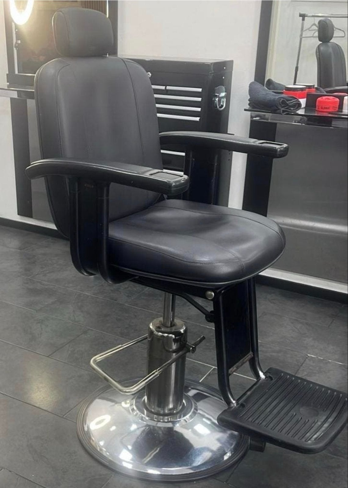 Kiela Falcon kappersstoel - Luxe en comfort, Ophalen, Zwart, Leer, Zo goed als nieuw