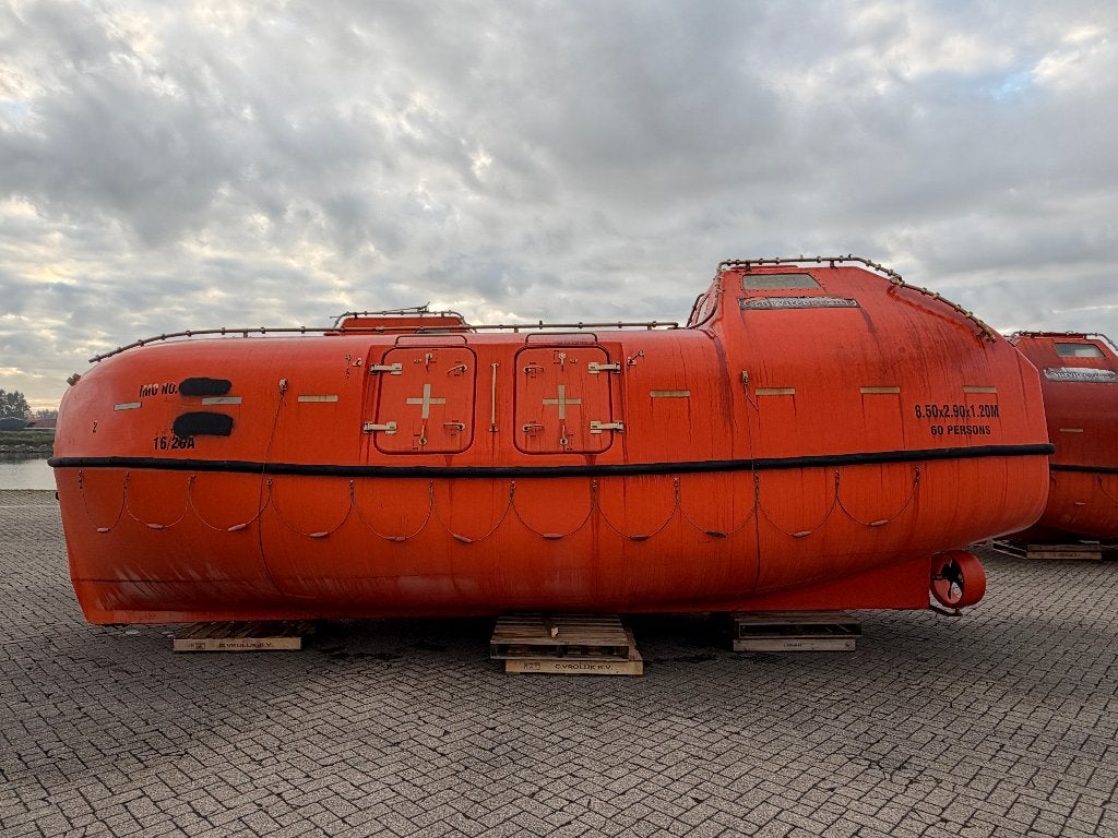 8 stuks reddingssloepen 7,x2,8 en 8,5x3 mtr incl dieselmotor