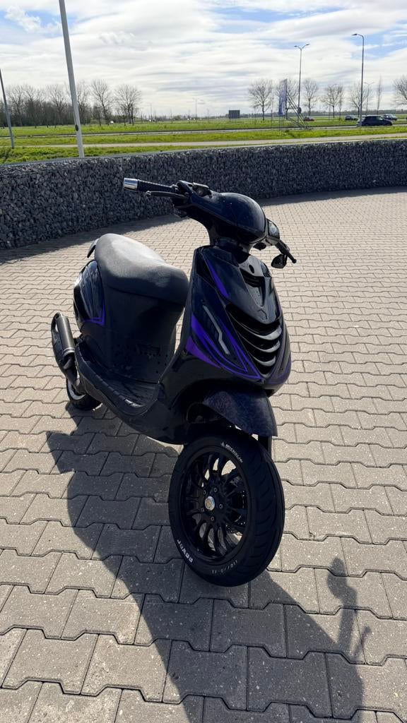 Zip 2t, Fietsen en Brommers, Scooters | Piaggio, Zo goed als nieuw, Zip, Ophalen