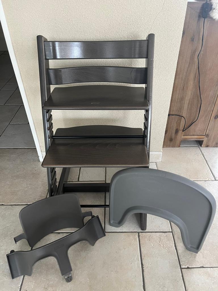 Stokke Stoel Tripp Trapp trip trap kinderstoel Hazy Grey, Ophalen, Zo goed als nieuw, Meegroeistoel