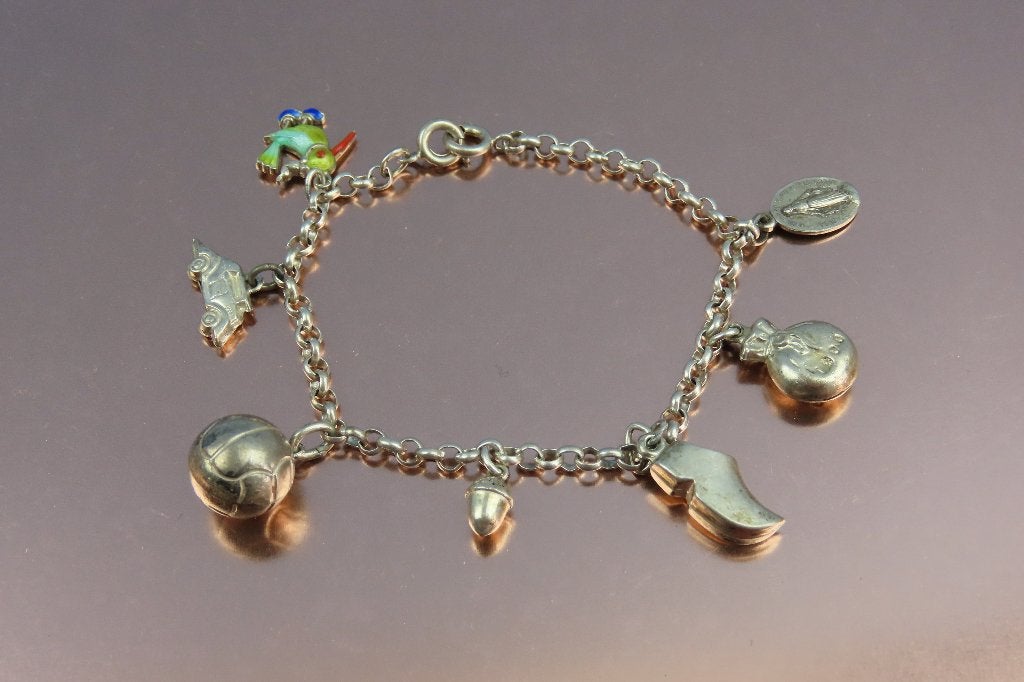 Zilveren bedelarmbandje met 7 bedels aan jasseron - 18.5 cm, Ophalen of Verzenden, Zilver, Armband
