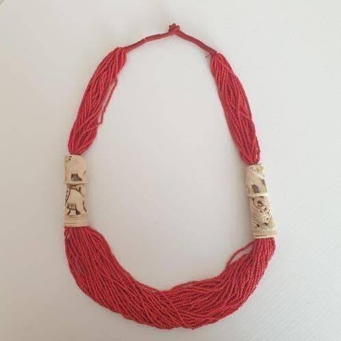 Vintage ketting met meerdere strengen rode glazen zaadkralen, Ophalen of Verzenden, Zo goed als nieuw, Rood, Kunststof