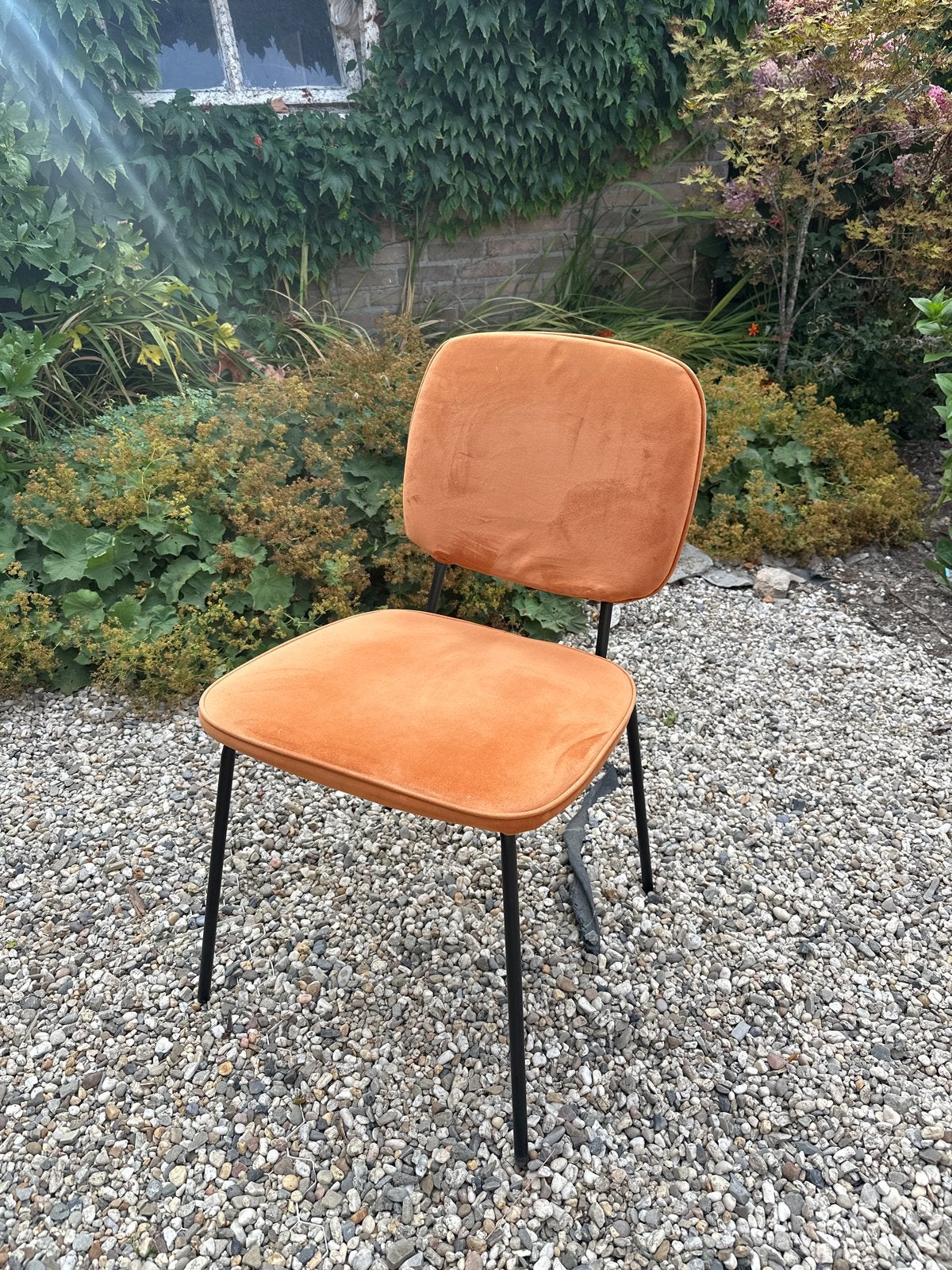 GRATIS terra/oranje stoel met zwart onderstel, Huis en Inrichting, Stoelen, Gebruikt, Overige kleuren, Ophalen of Verzenden, Metaal
