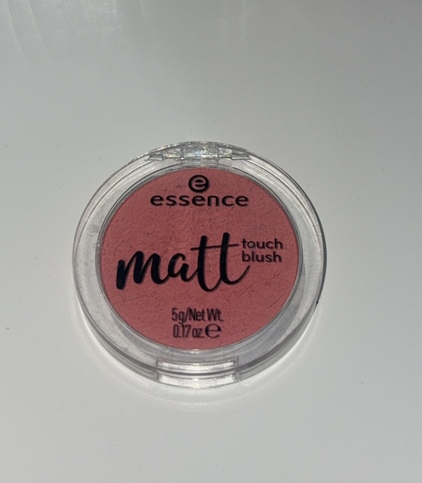 Essence Matt Touch Blush - 20 Berry Me Up!, Wangen, Ophalen of Verzenden, Zo goed als nieuw, Make-up