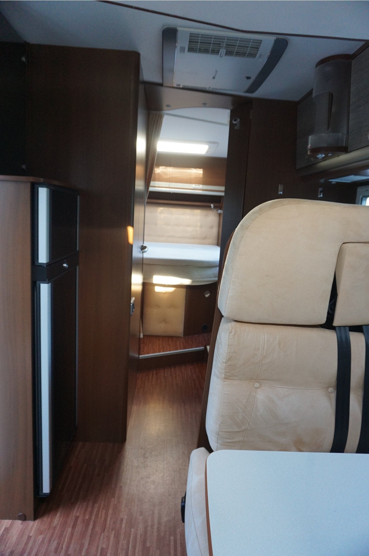 Foto 14 van Laika X712R + Queensbed/ Hefbed/ 2x Airco/ Trekhaak/ LPG/ Be