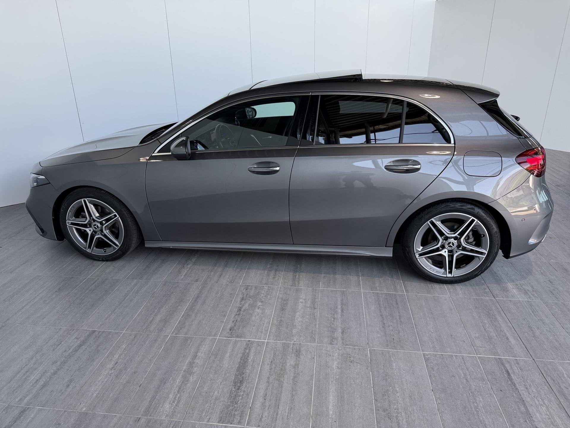 Mercedes-Benz A-klasse 180 Business Solution AMG | Achterrui, Auto's, Dealer onderhouden, Gebruikt, 4 cilinders, Origineel Nederlands