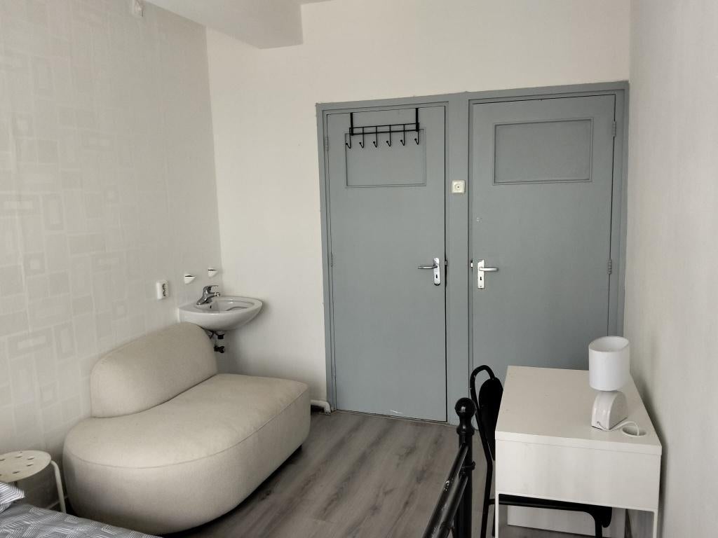 2 Furnished Rooms for Rent  Plein 40-45 Shopping Center, Huizen en Kamers, Kamers te huur, 50 m² of meer, Amsterdam